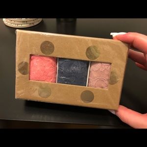 Low rise 3-pack hanky pankys in gold dot box